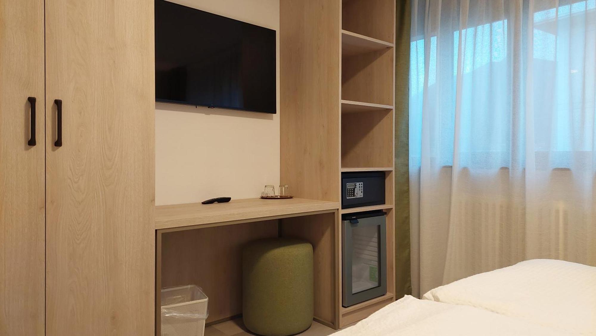Hotel Nessi โลการ์โน ภายนอก รูปภาพ