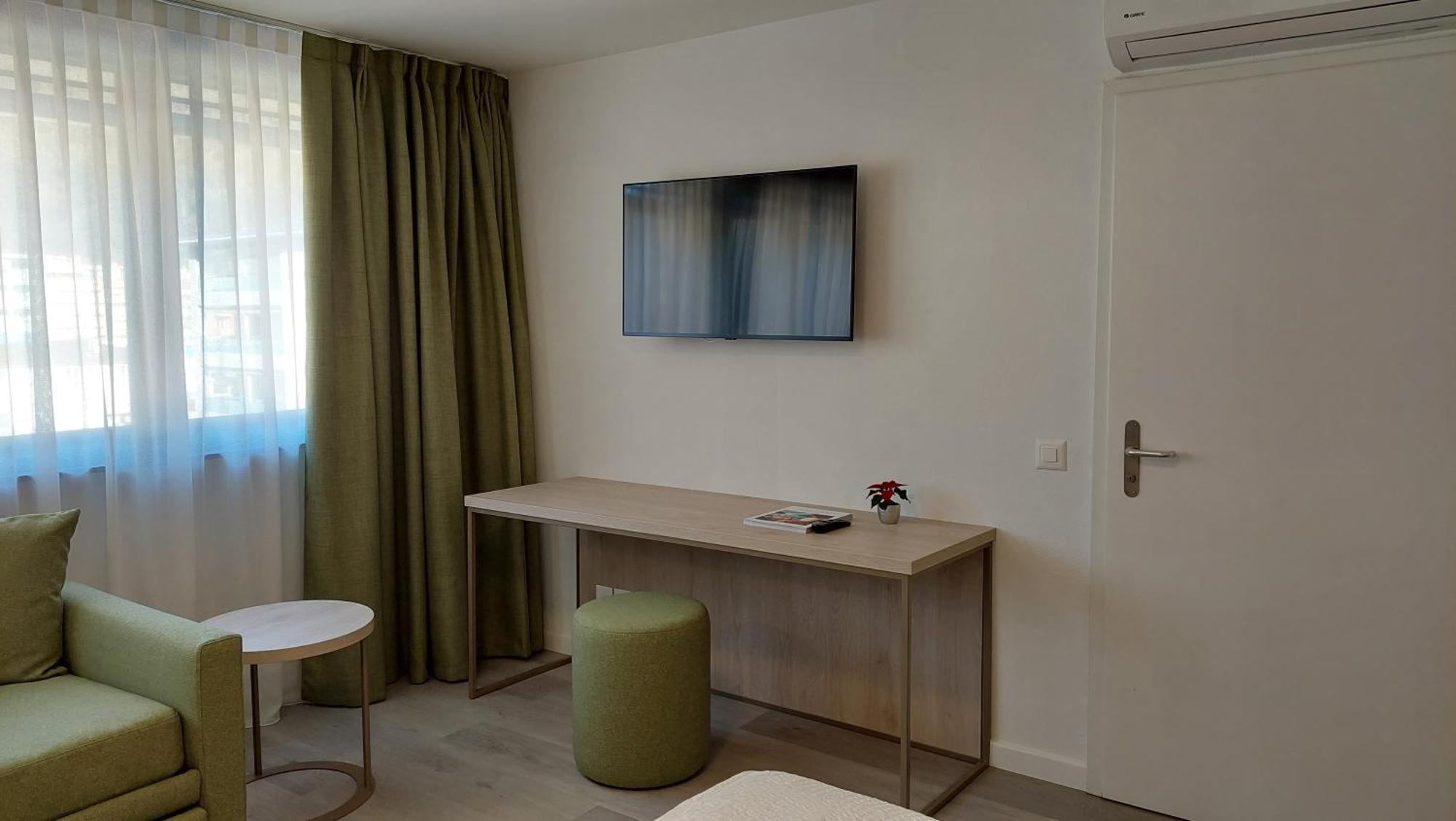 Hotel Nessi โลการ์โน ภายนอก รูปภาพ